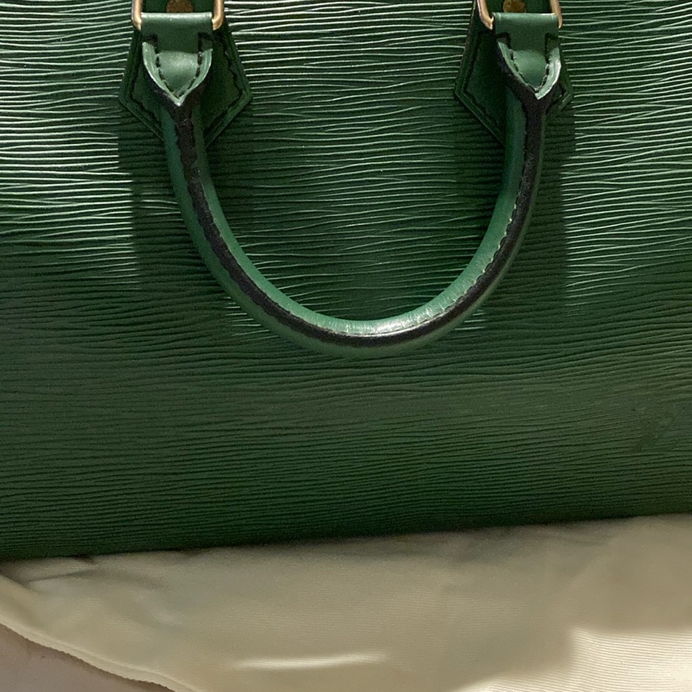 Louis Vuitton Green EPI Leather CROSSBODY/Bhandelier,Handbag COA lnew condition